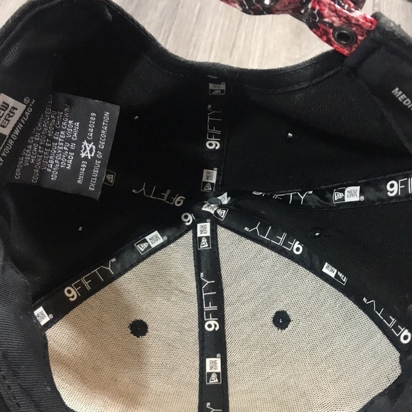 New Era “San Francisco 49ers” Adjustable Snakeskin Embossed Trucker Hat - Picture 5 of 8